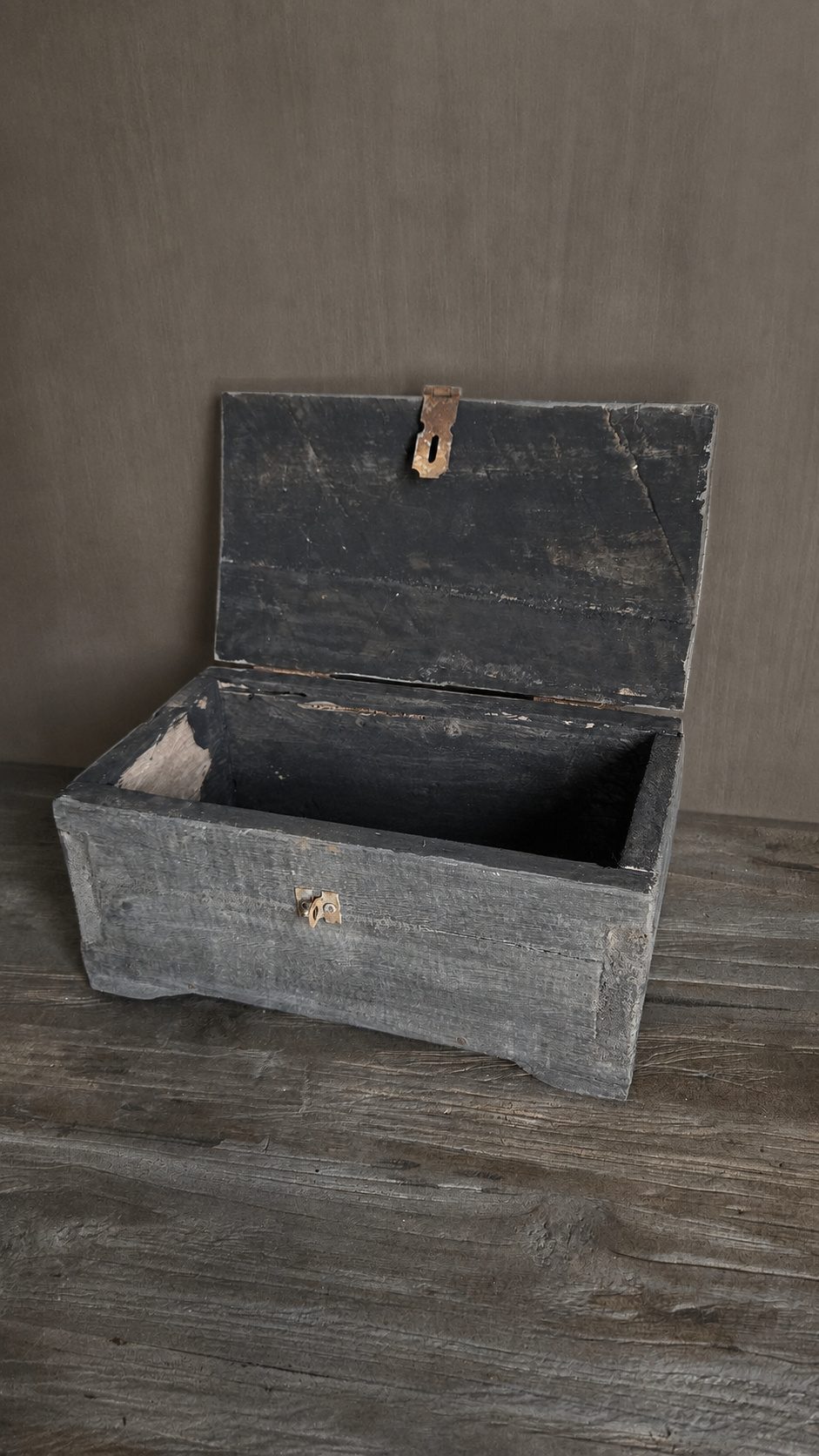 Oude houten opbergkist S, detail 2