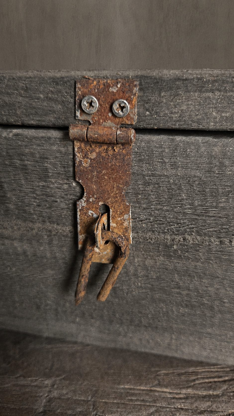 Oude houten opbergkist S, detail 3