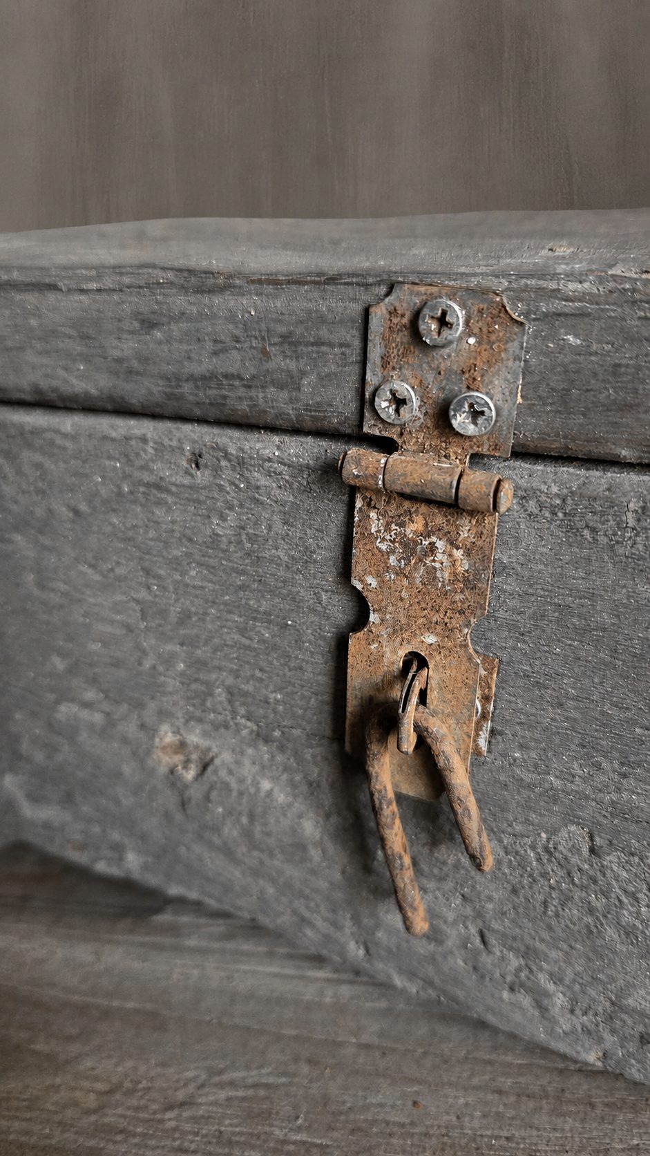 Oude houten opbergkist M, detail 3