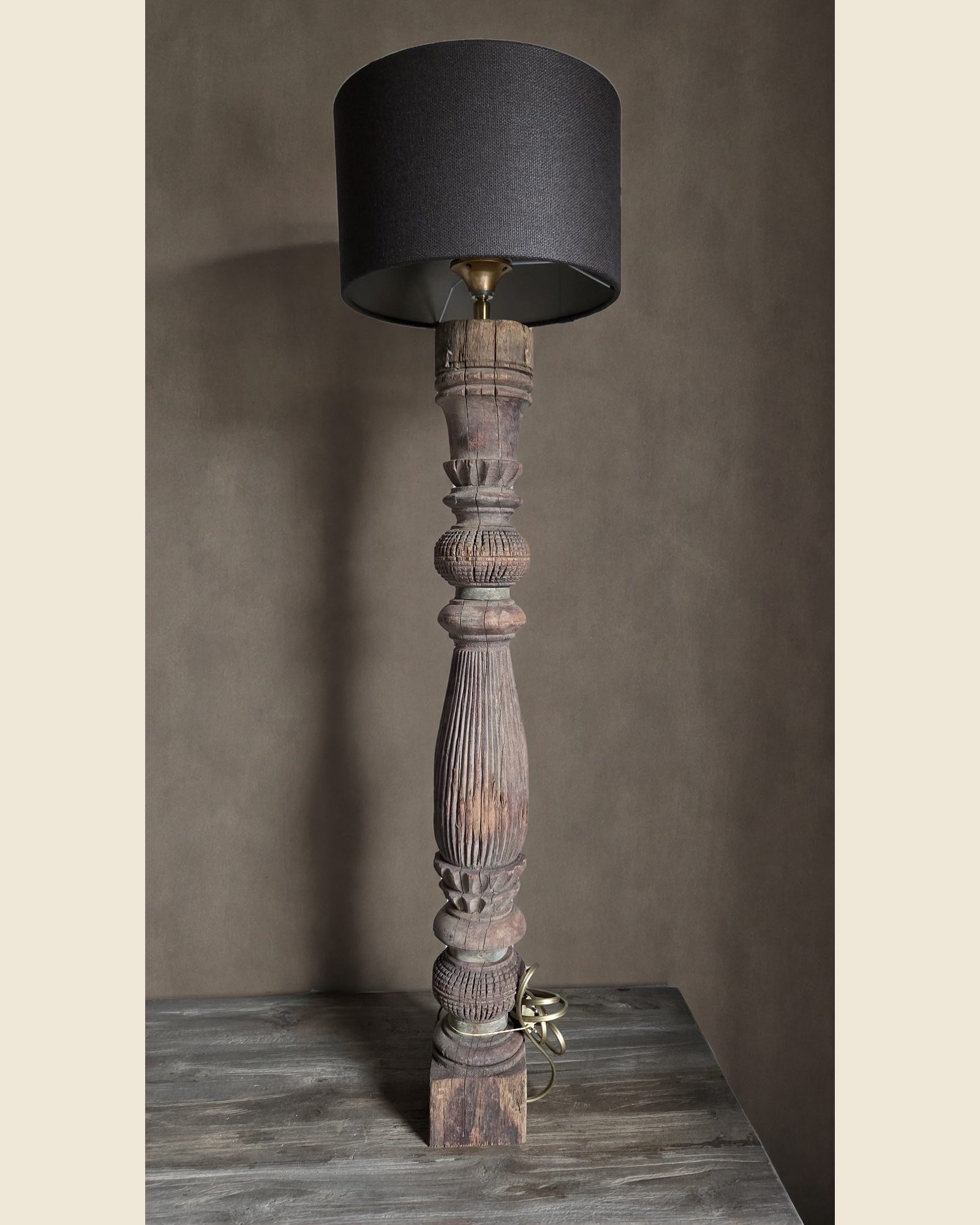Oude balusterlamp, Aura Peeperkorn, bij Mahieu&Merckx