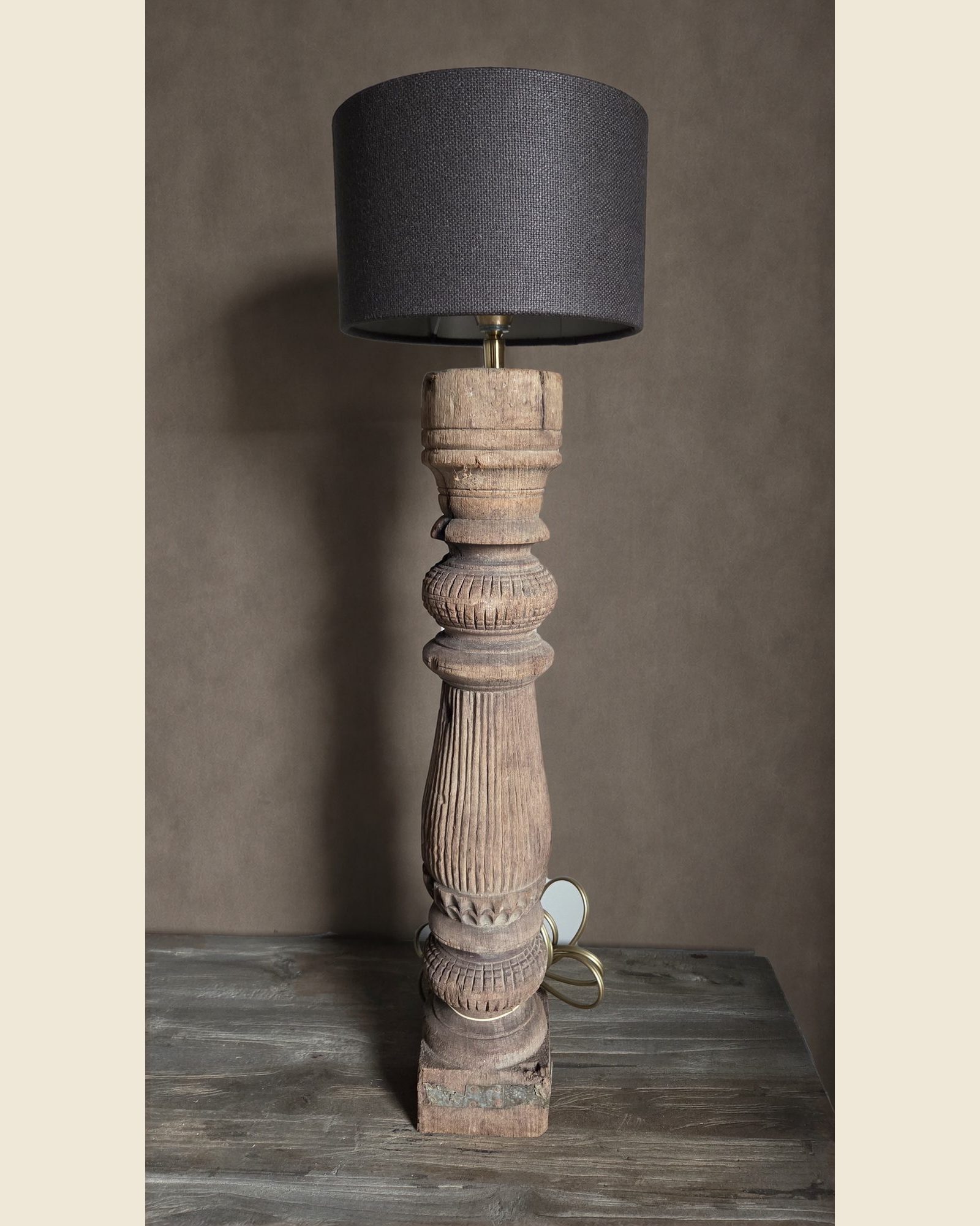 Oude balusterlamp, Aura Peeperkorn, bij Mahieu&Merckx