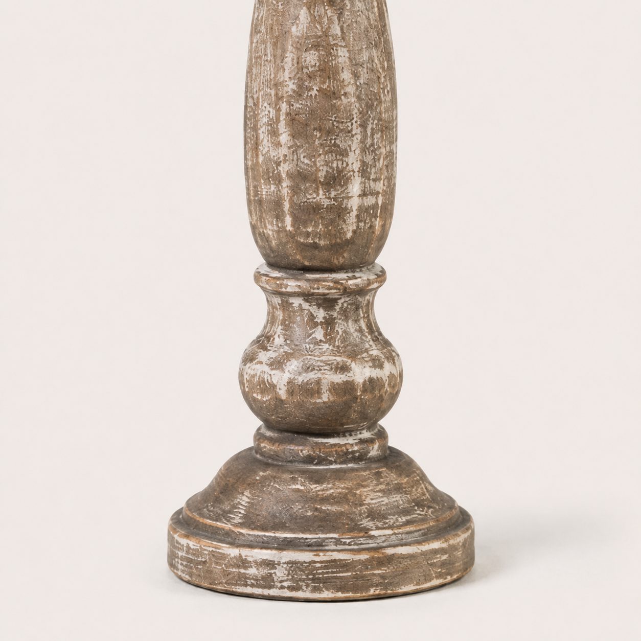 Kandelaar, sober gewassen hout, detail 4