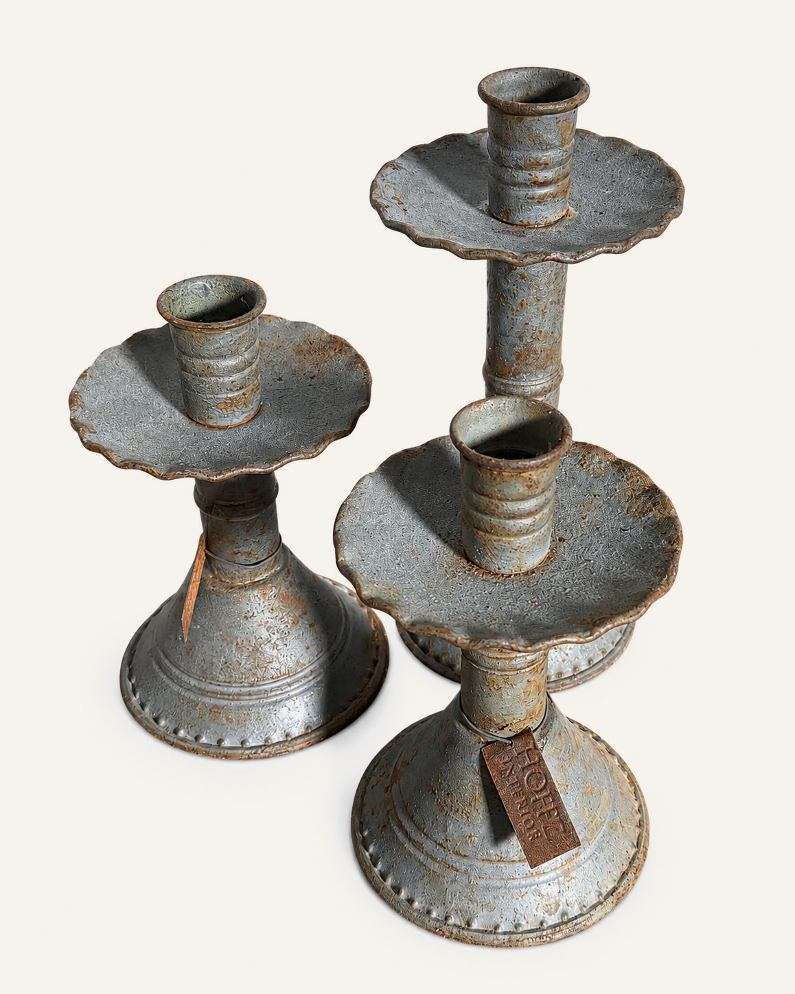 Set van 3 metalen kandelaars met vintage patina, Hoffz, bij Mahieu&Merckx