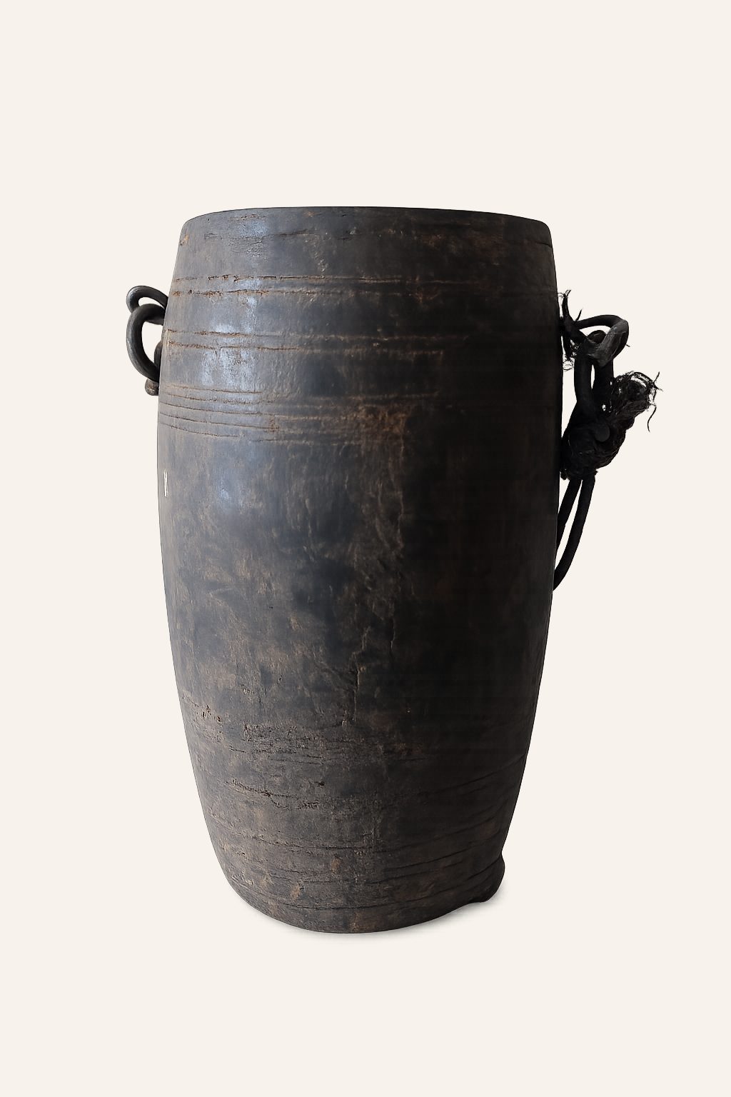 Authentieke houten draagpot met koord, detail 2