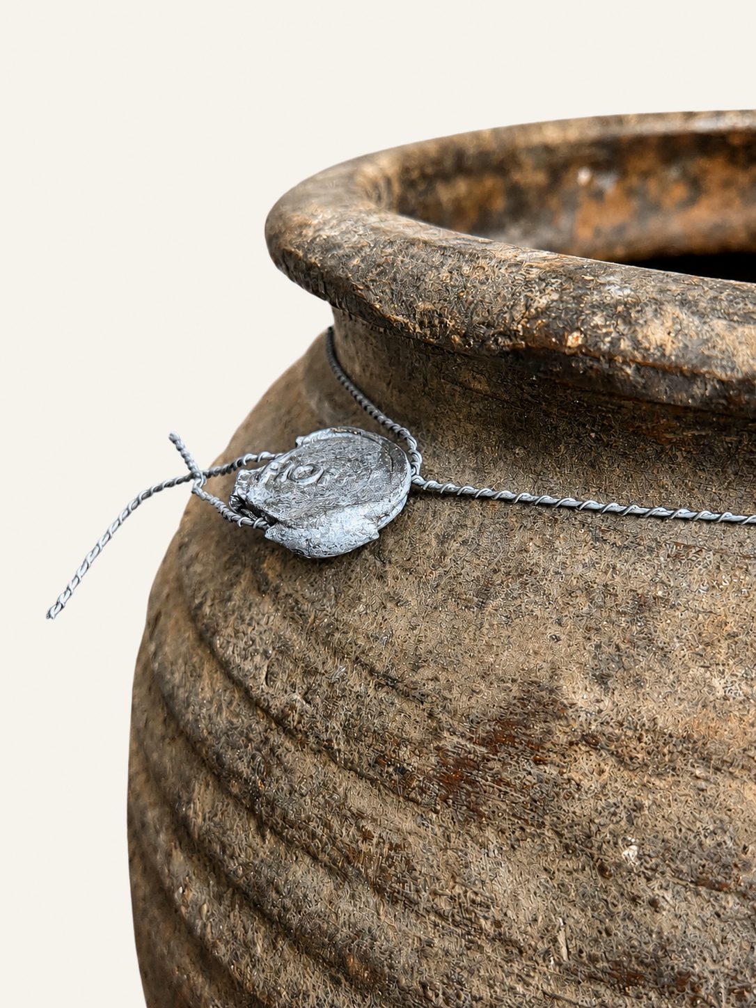 Authentieke oude aardewerk bolpot, detail 3