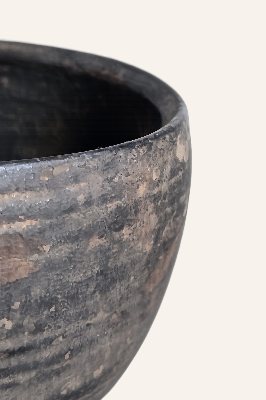 Rustieke houten kom, detail 2