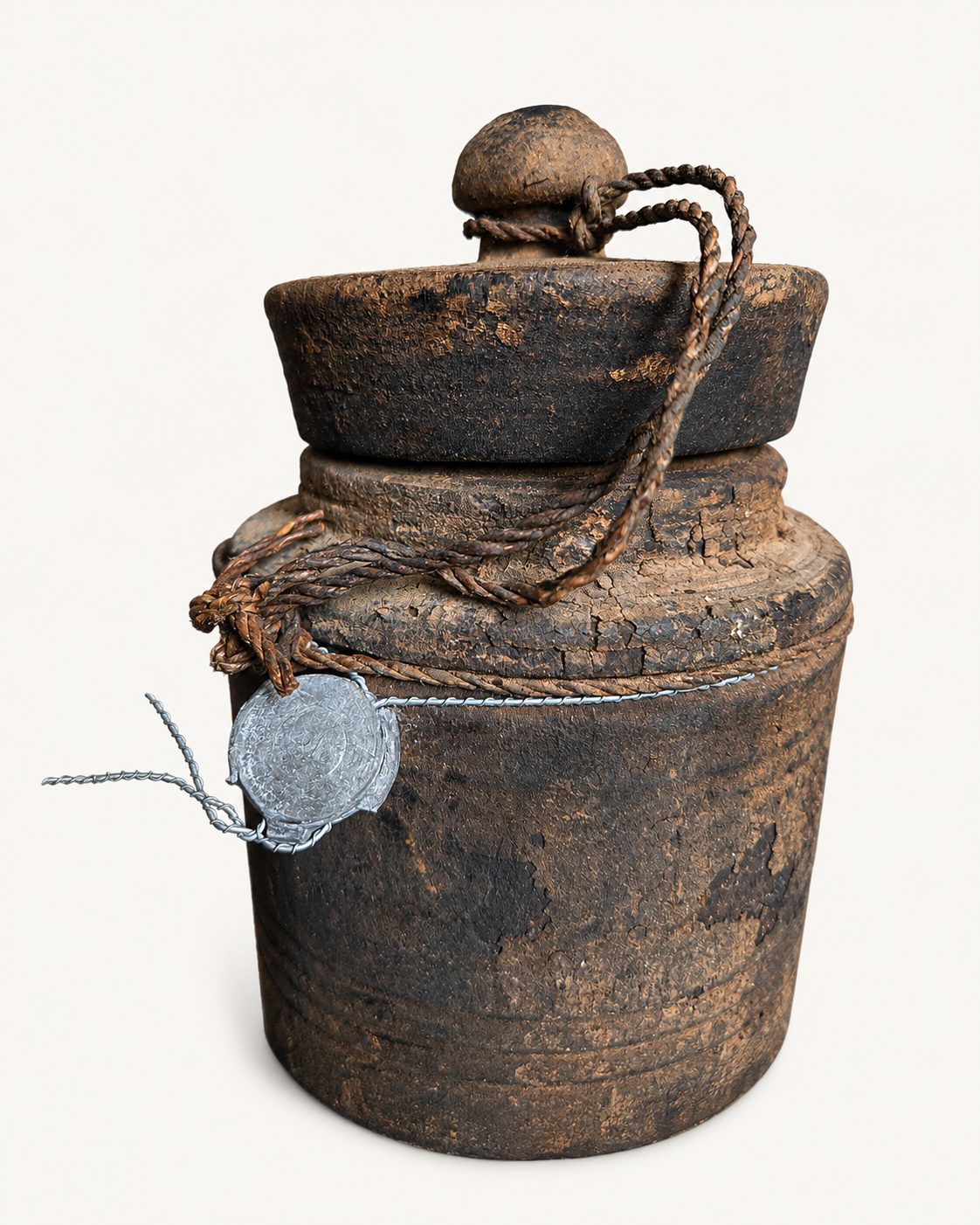 Oud houten kruikje met deksel, detail 3