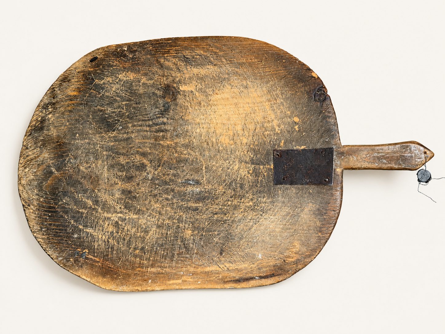 Oude houten broodplank met handvat – uniek doorleefd exemplaar, detail 2