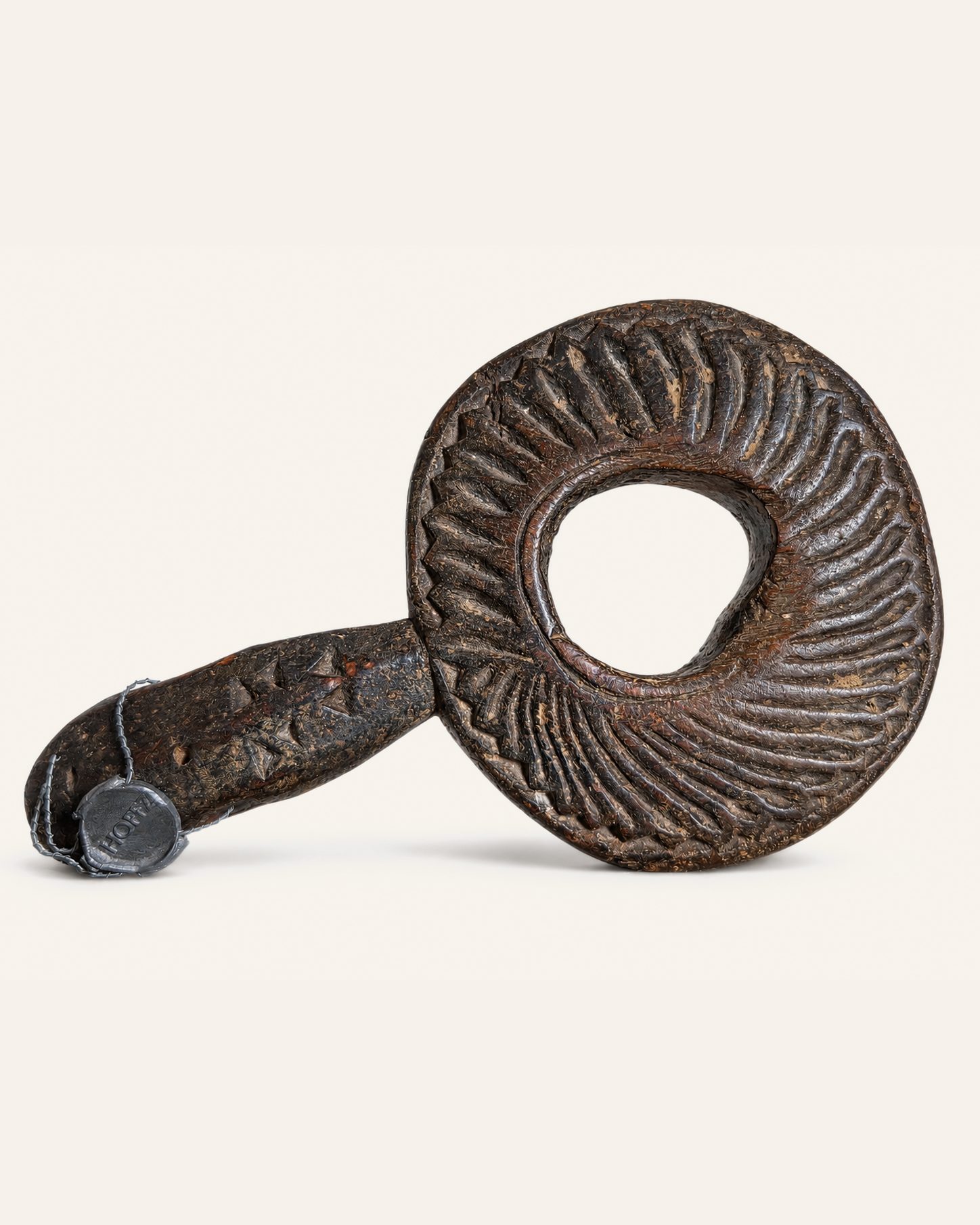 Uniek houten ornament in katrolvorm – doorleefd en karaktervol, Hoffz, bij Mahieu&Merckx
