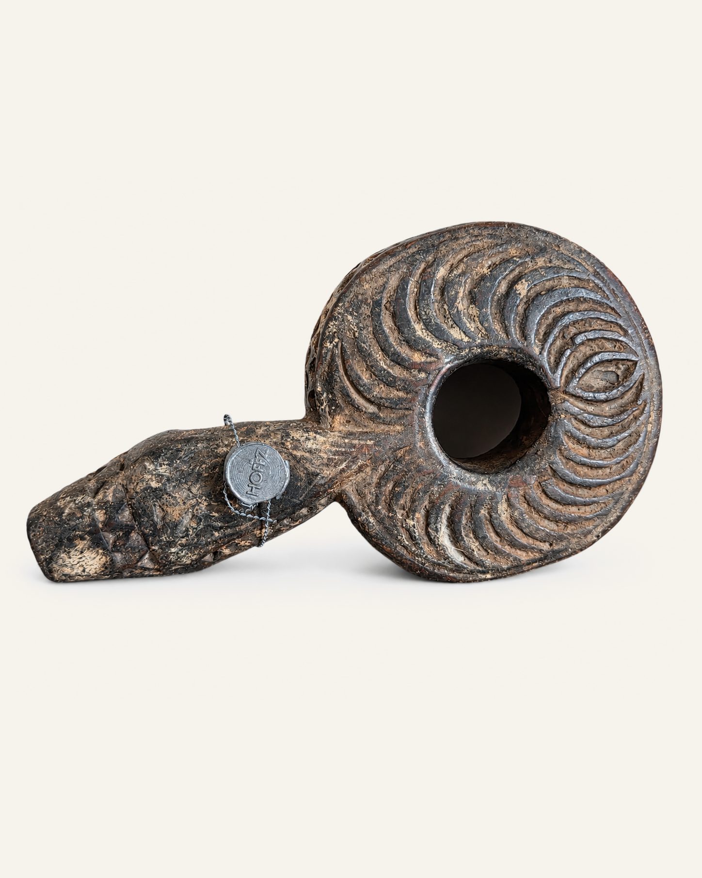 Uniek houten ornament in katrolvorm – doorleefd en karaktervol, Hoffz, bij Mahieu&Merckx