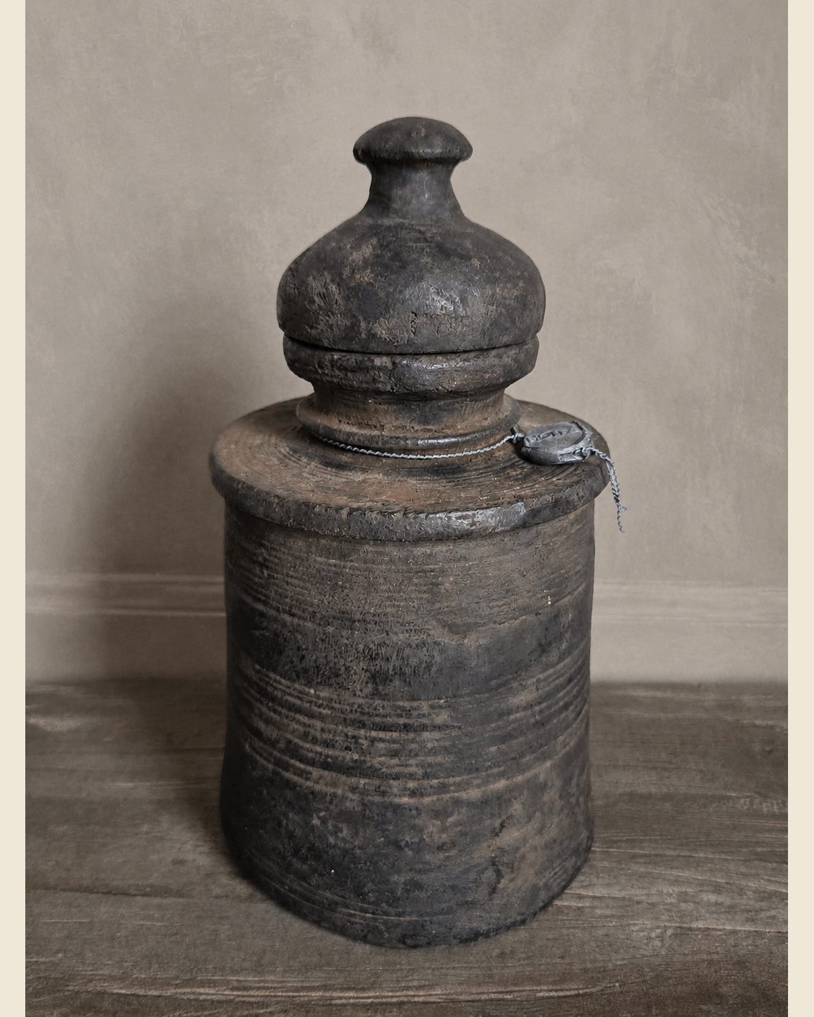 Authentieke oude houten pot met deksel, Hoffz, bij Mahieu&Merckx