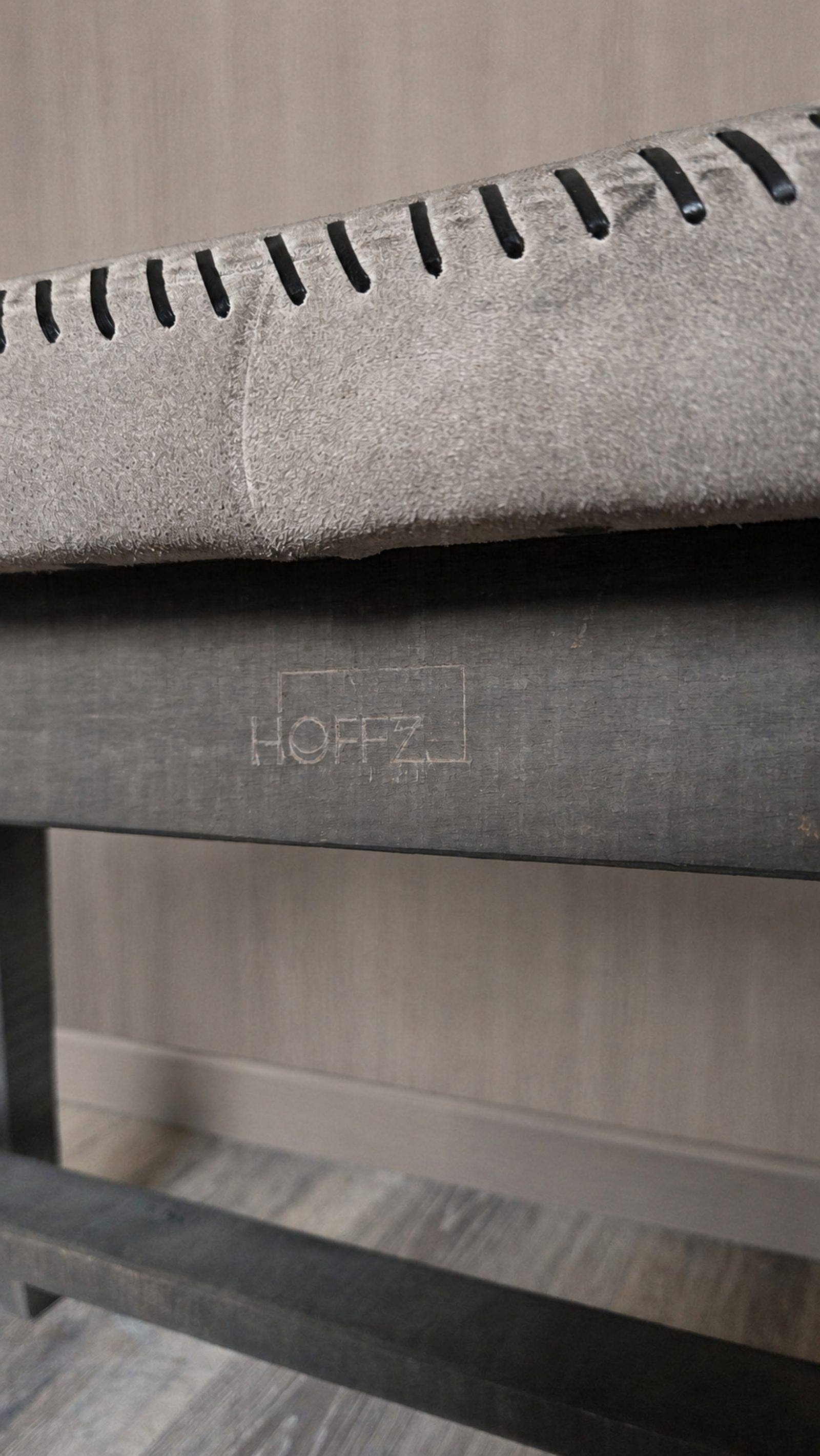 Bankje Avani (suede), detail 3