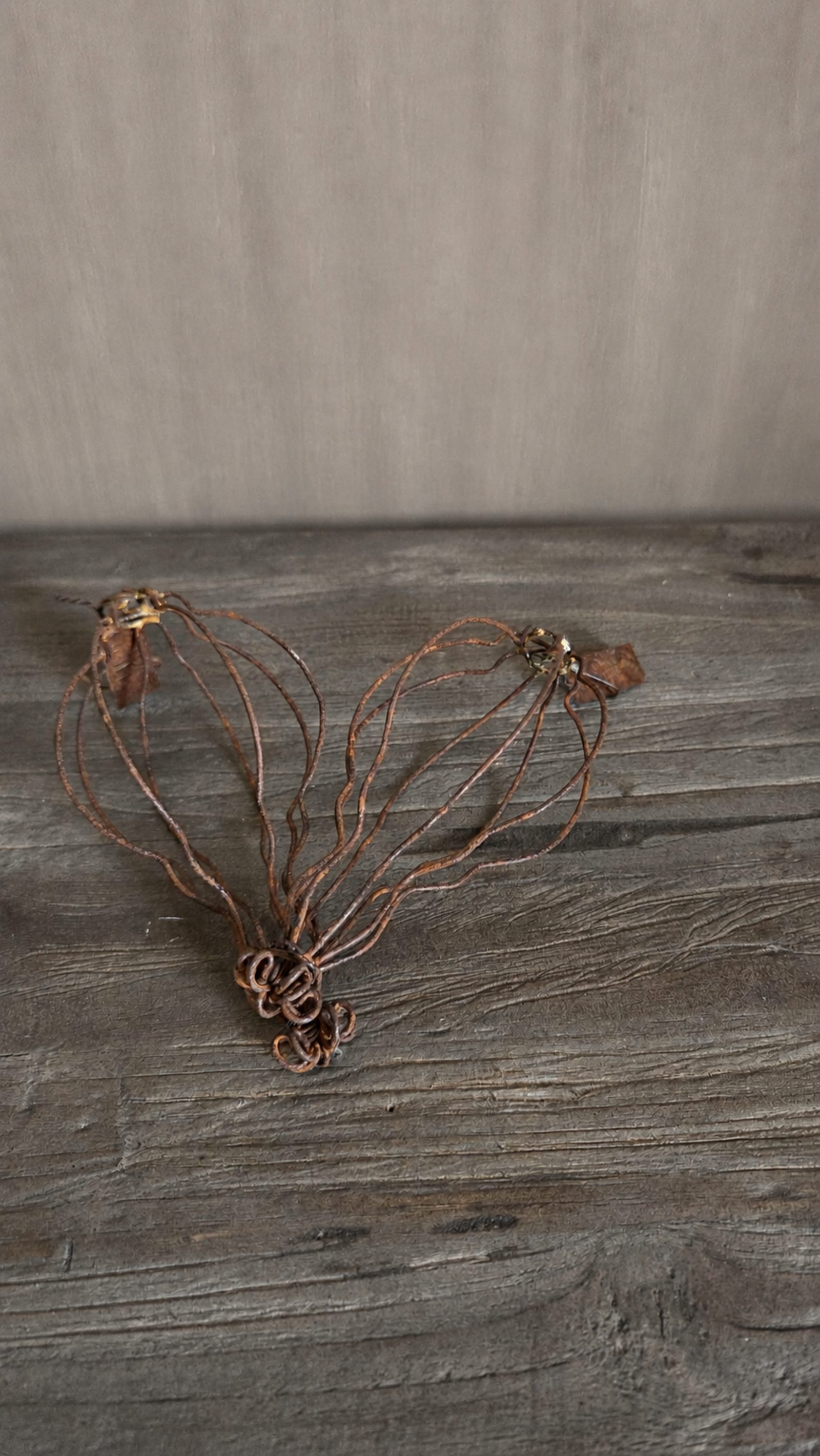 Metalen hangornament Saphier, detail 2