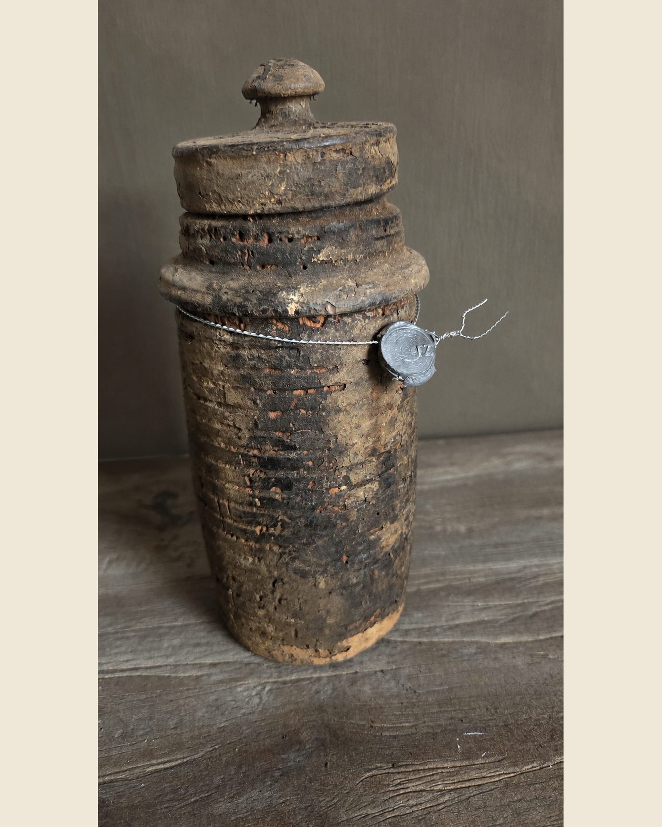Verzegelde houten pot met deksel, Hoffz, bij Mahieu&Merckx