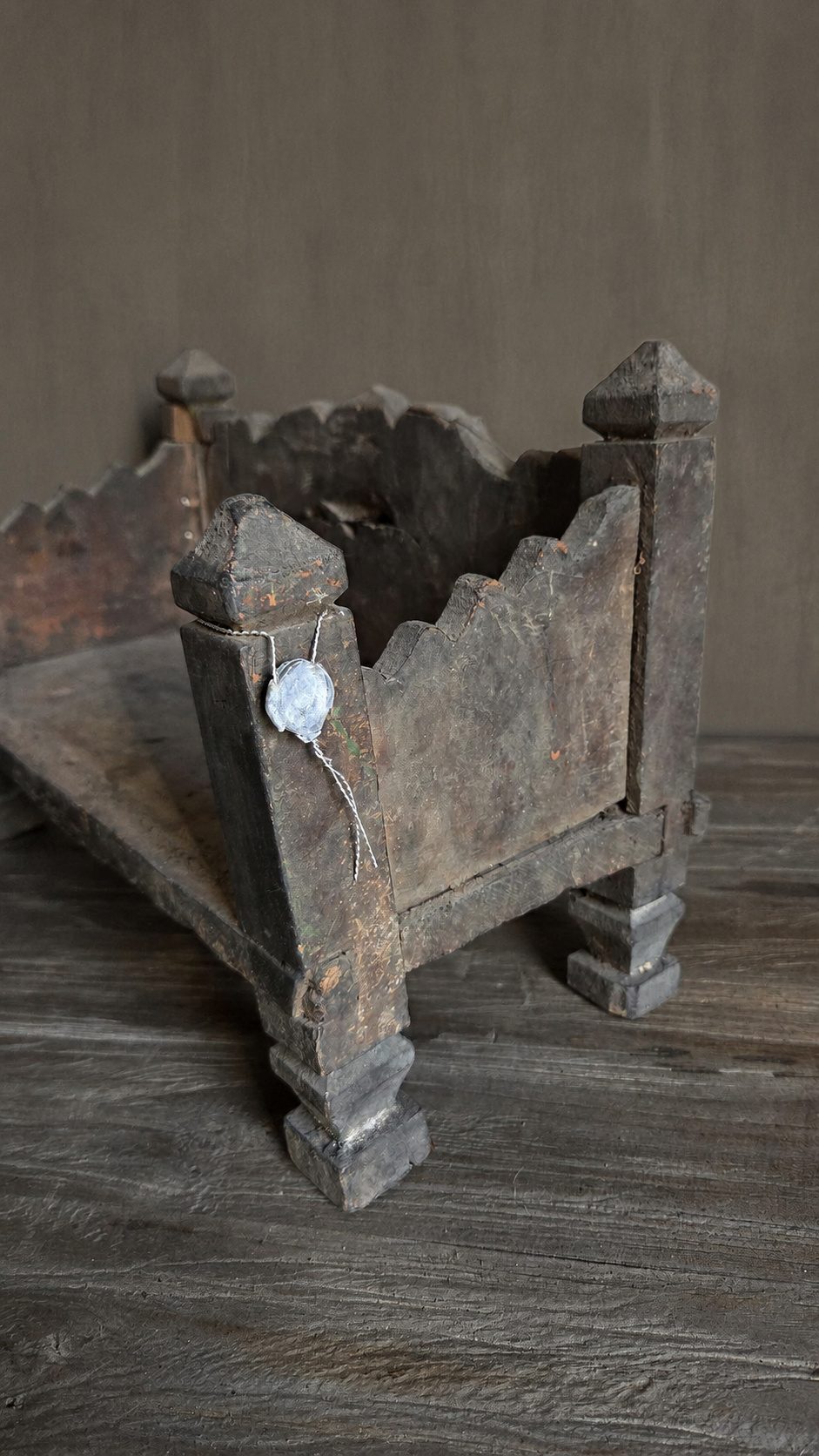 Authentiek houten tempelaltaar, detail 2