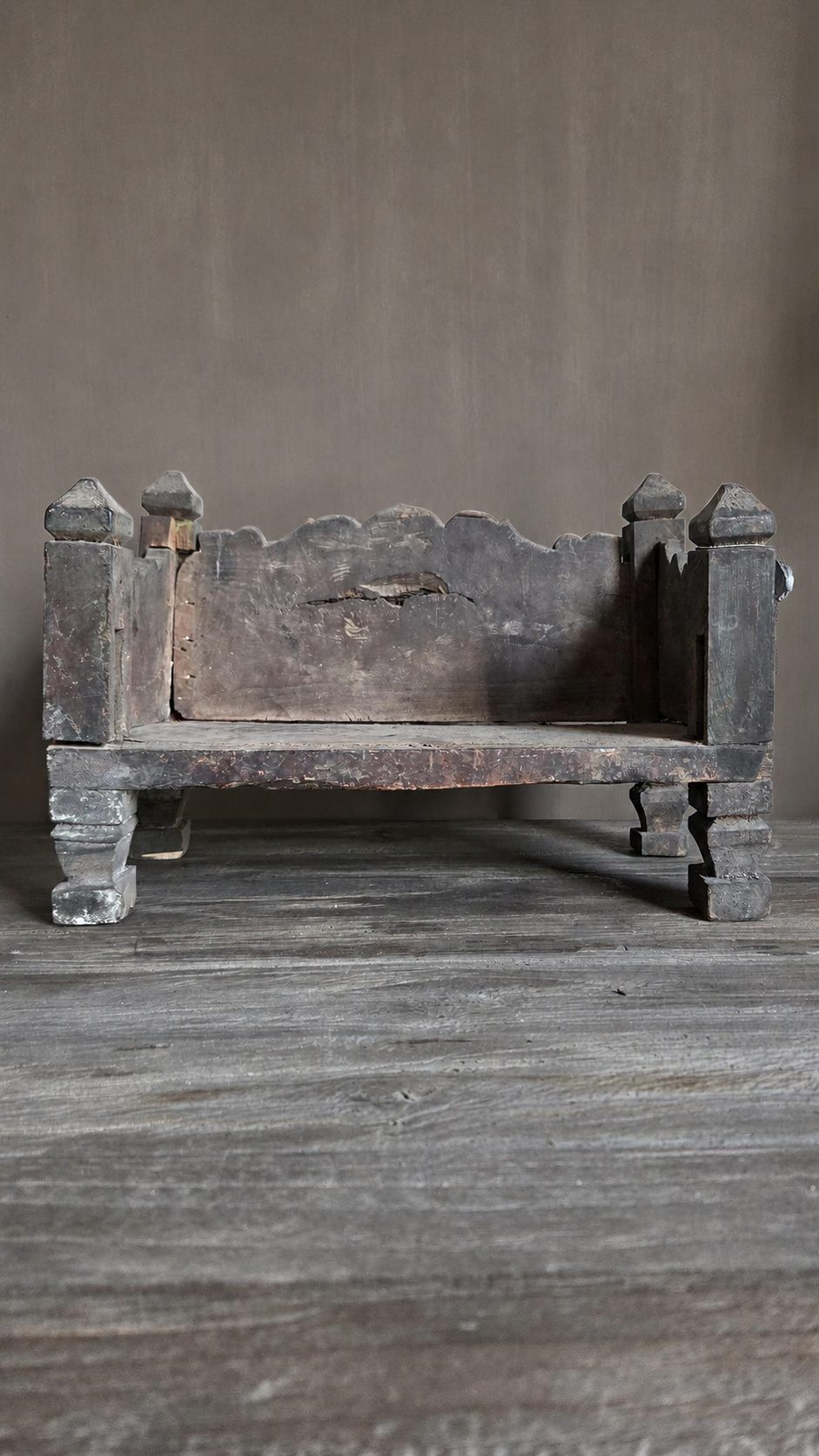 Authentiek houten tempelaltaar, detail 3