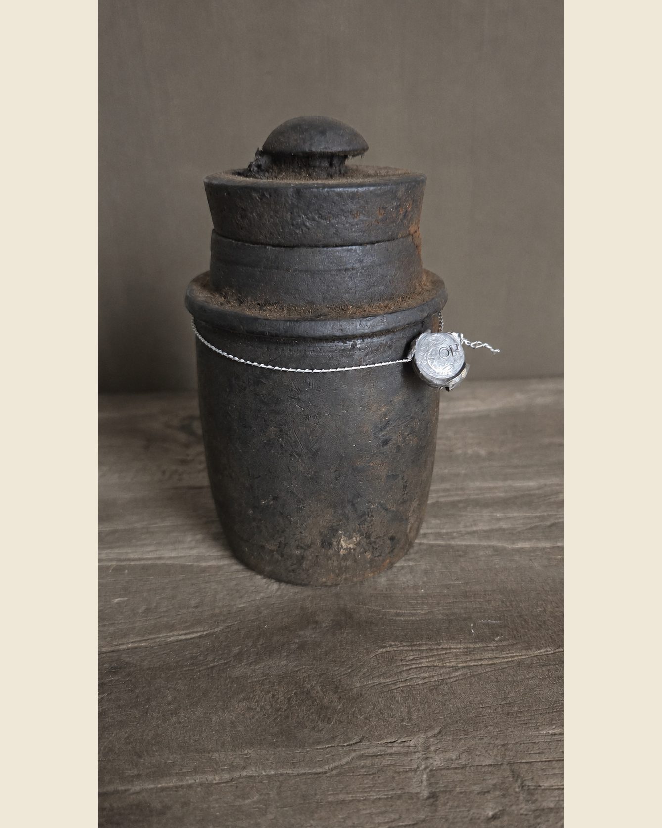 Oude houten pot met deksel, Hoffz, bij Mahieu&Merckx