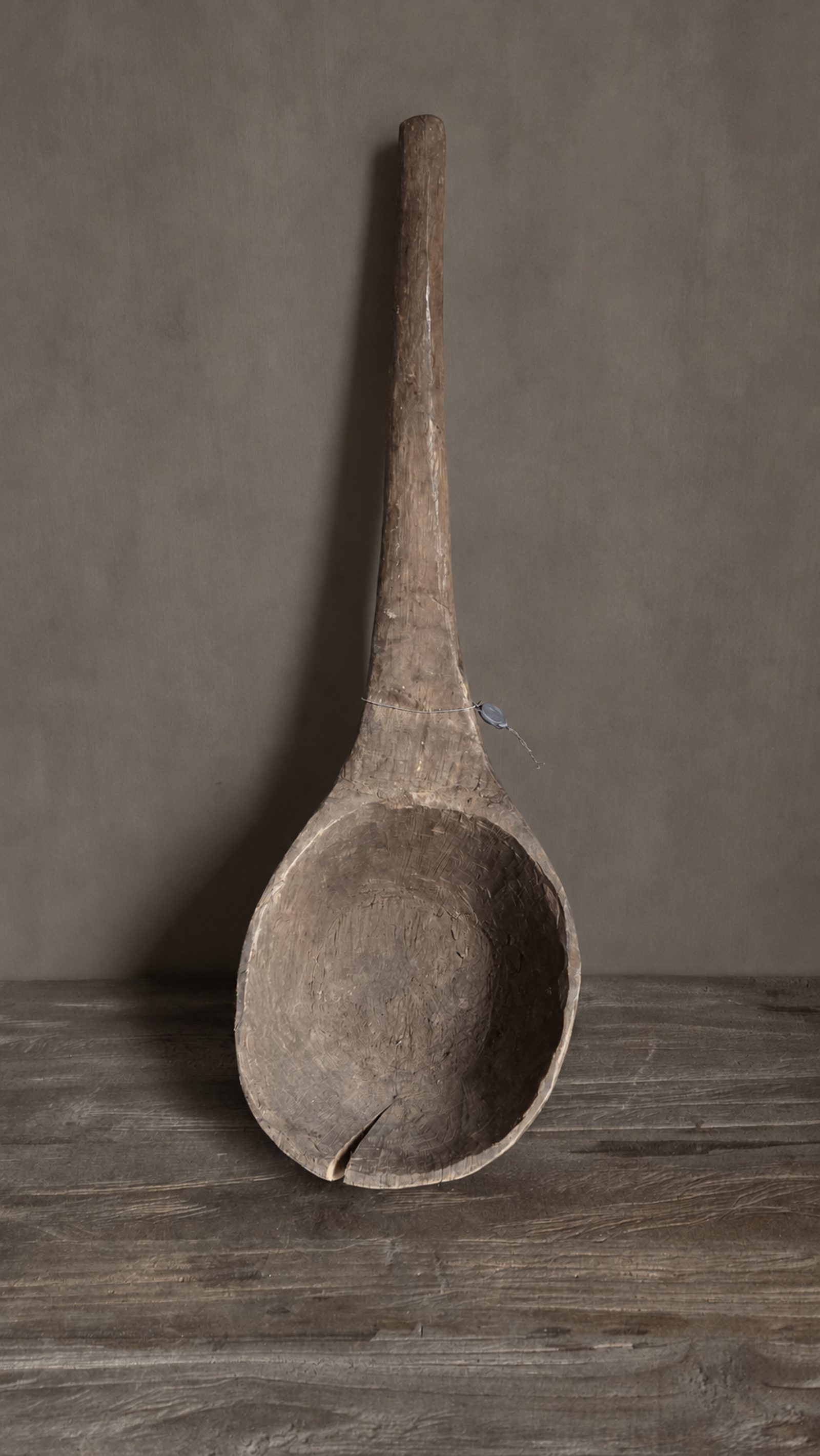 Grote oude houten scheplepel, detail 3