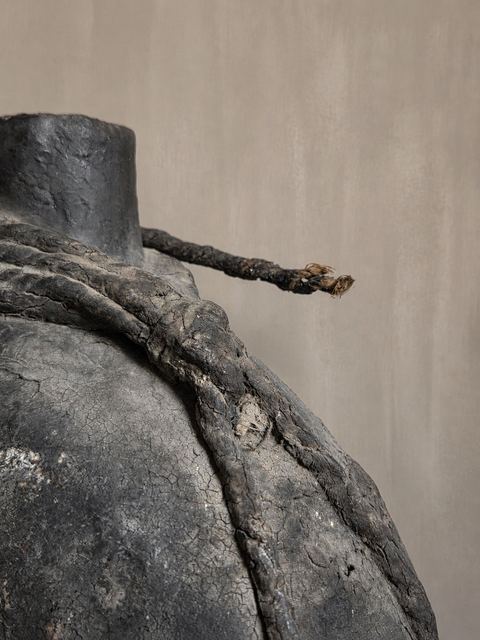 Leather Oil Basket – robuuste leren kruik, detail 3