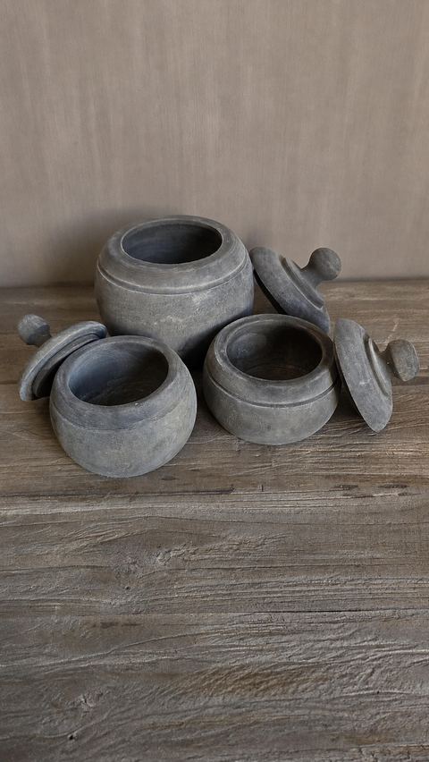 Set houten voorraadpotten met deksel, detail 2