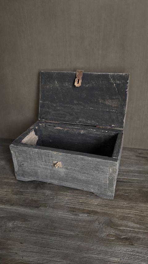 Oude houten opbergkist S, detail 2
