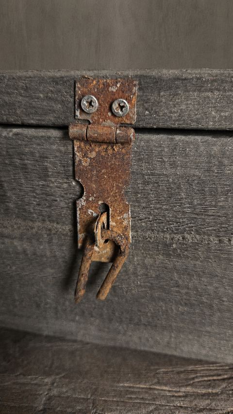 Oude houten opbergkist S, detail 3