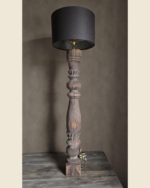 Oude balusterlamp, Aura Peeperkorn, bij Mahieu&Merckx