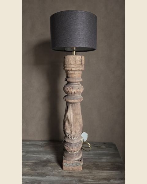 Oude balusterlamp, Aura Peeperkorn, bij Mahieu&Merckx