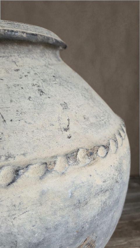 Authentieke ronde aardewerken kruik, detail 3