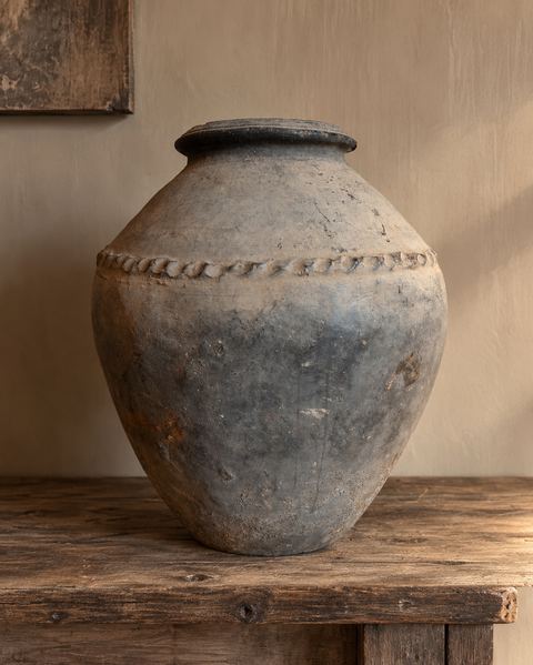 Authentieke ronde aardewerken kruik, detail 4