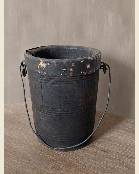 Verweerde houten emmer met hengsel, Hoffz, bij Mahieu&Merckx