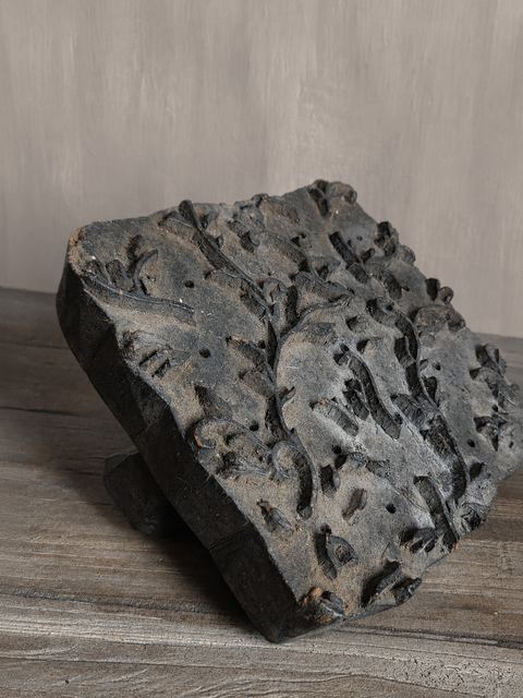 Uniek houten drukblok met abstract reliëf, detail 2