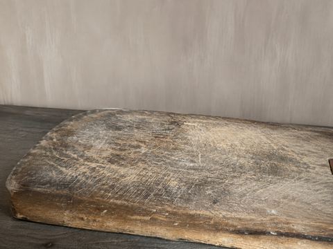 Oude houten broodplank met handvat – uniek doorleefd exemplaar, detail 3