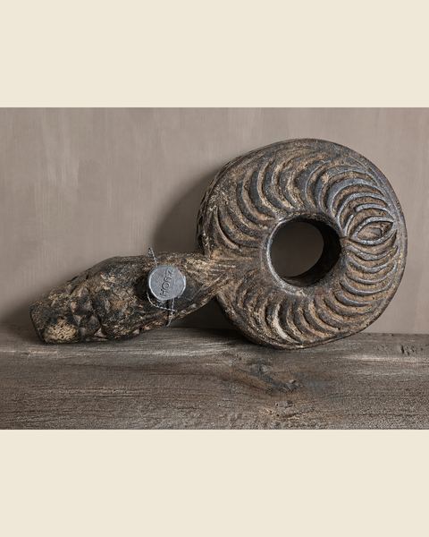Uniek houten ornament in katrolvorm – doorleefd en karaktervol, Hoffz, bij Mahieu&Merckx