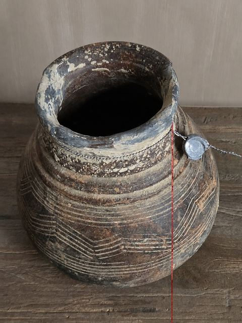 Unieke oude aardewerken kruik, detail 3