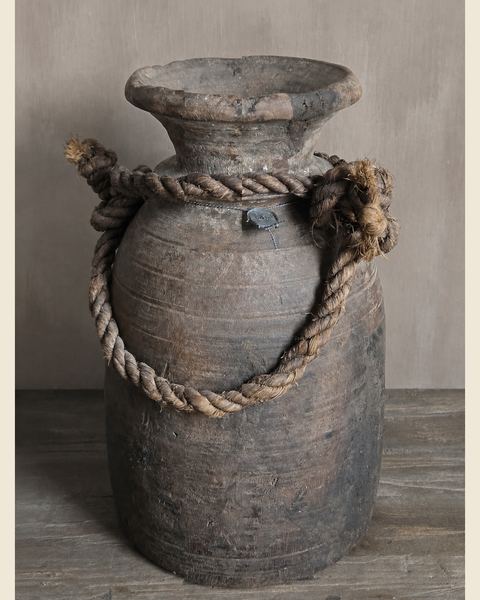 Authentieke Nepalese houten draagpot met gevlochten touw, Hoffz, bij Mahieu&Merckx