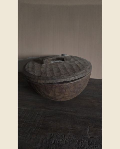 Oude ronde houten pot met deksel, Hoffz, bij Mahieu&Merckx