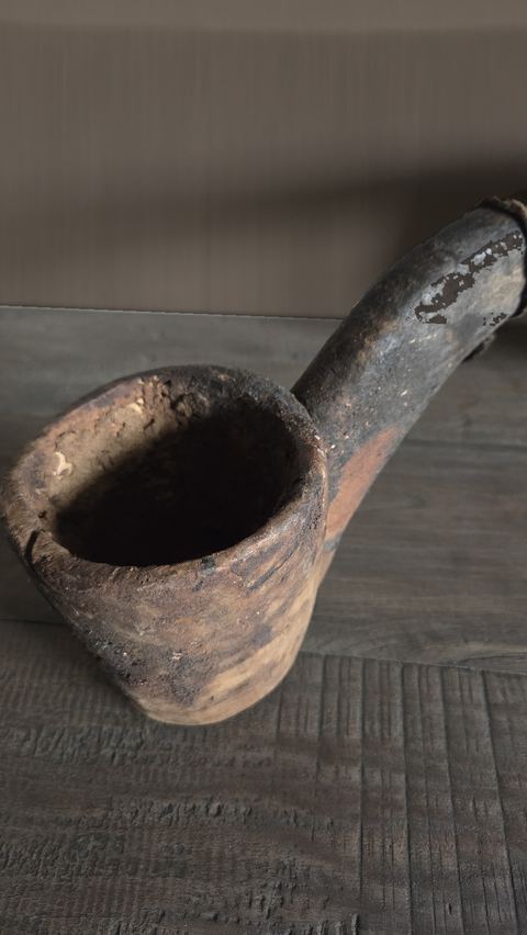 Oude houten vijzellepel met lang handvat, detail 3