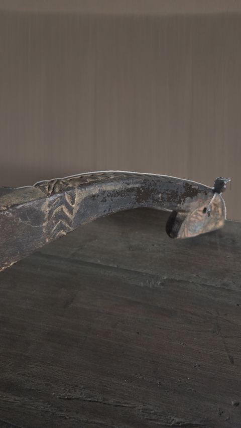 Oude houten scheplepel met snijwerk, detail 3