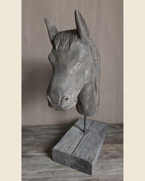 Houten paard vergrijsd hout op voet, Luksa, bij Mahieu&Merckx