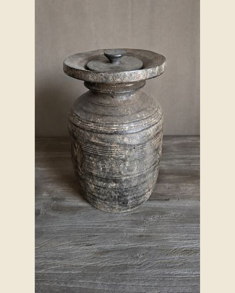 Authentieke houten pot met deksel, Luksa, bij Mahieu&Merckx