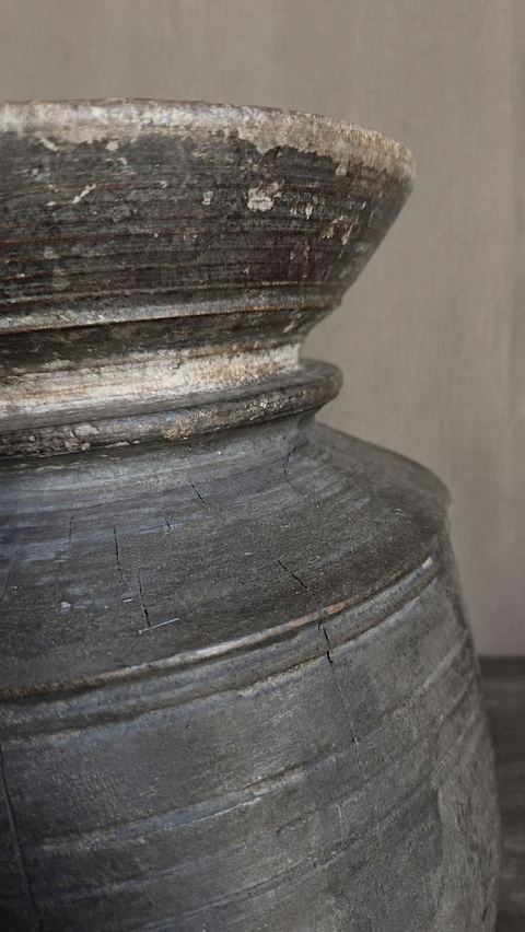 Authentieke houten pot met deksel, detail 3