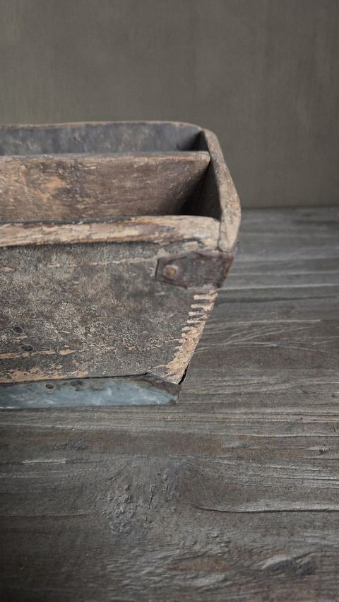 Oud Chinees houten rijstbakje, detail 2