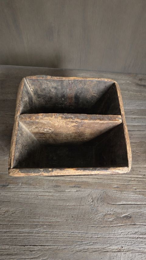Oud Chinees houten rijstbakje, detail 3