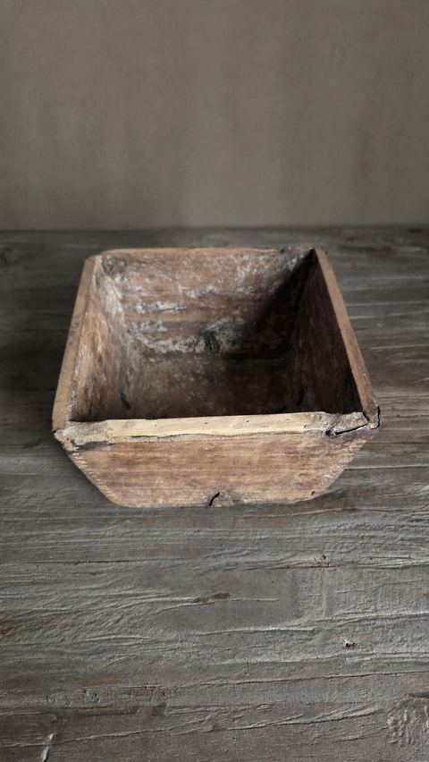 Oud Chinees houten rijstbakje, detail 3