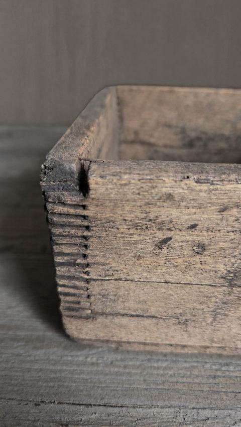 Oud Chinees houten rijstbakje, detail 2