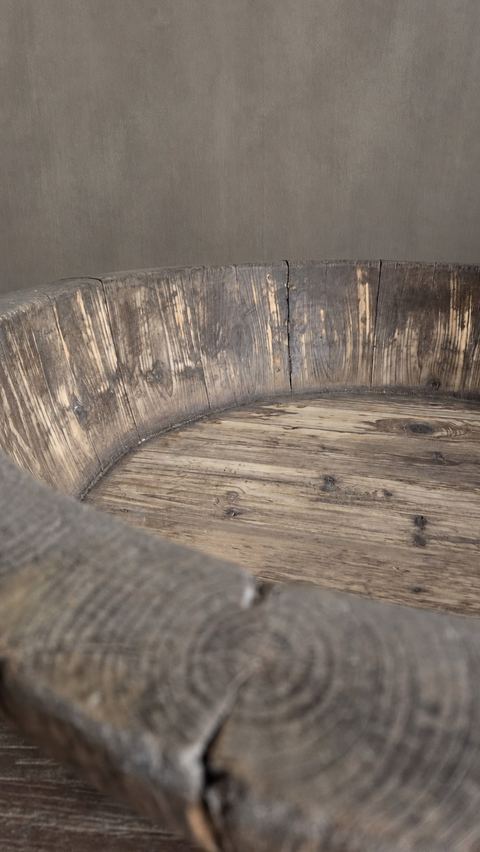 Grote oude houten schaal, detail 3