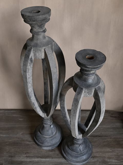 Set van 2 grote houten kandelaars, detail 2