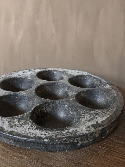Massieve stenen schaal met 7 uitsparingen, detail 3