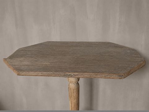 Houten wijntafel met gedraaide poot, detail 2